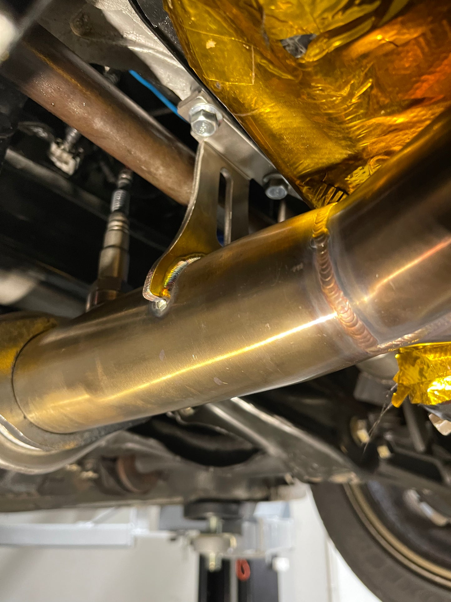 B series header support bracket