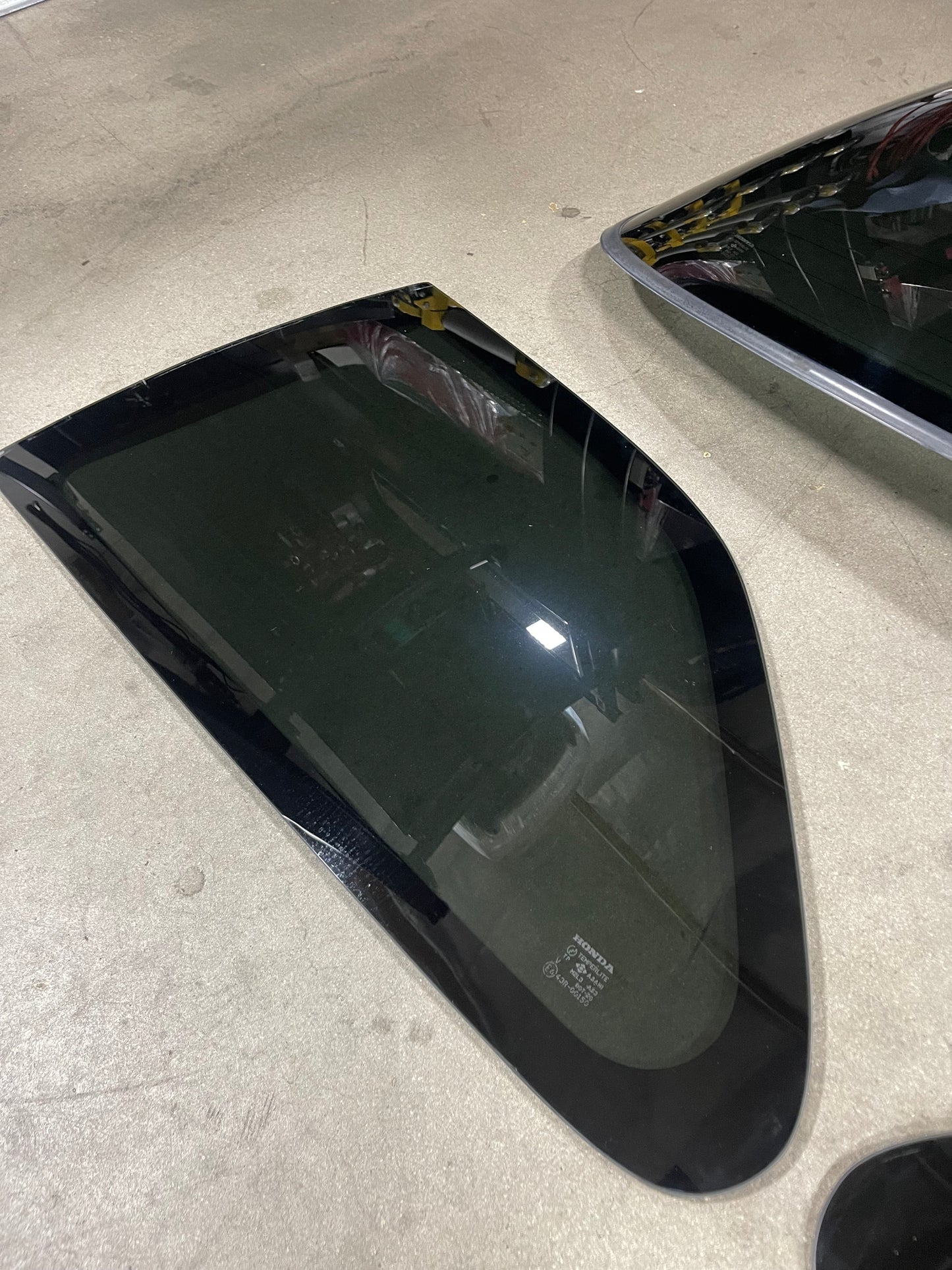 EK9 REAR PRIVACY GLASS